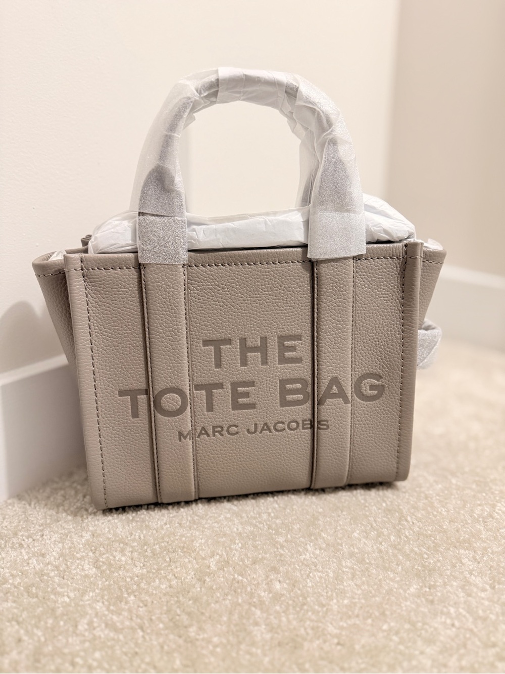 NWT Marc Jacobs THE LEATHER SMALL TOTE BAG- cement